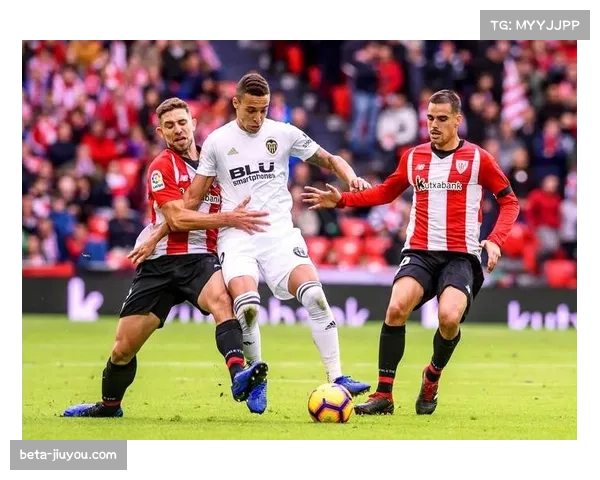 水晶宫反击质量有所提升 前场三人组配合渐入佳境 水晶宫反击质量有所提升 前场三人组配合渐入佳境